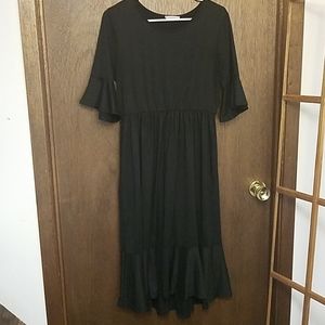 XL Reborn J Black Dress w/ Ruffled Hem & Sleeves